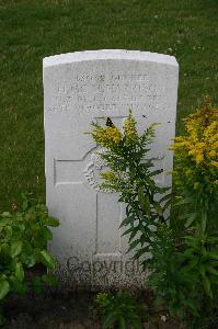 Dozinghem Military Cemetery - Harrison, Harold McMillan